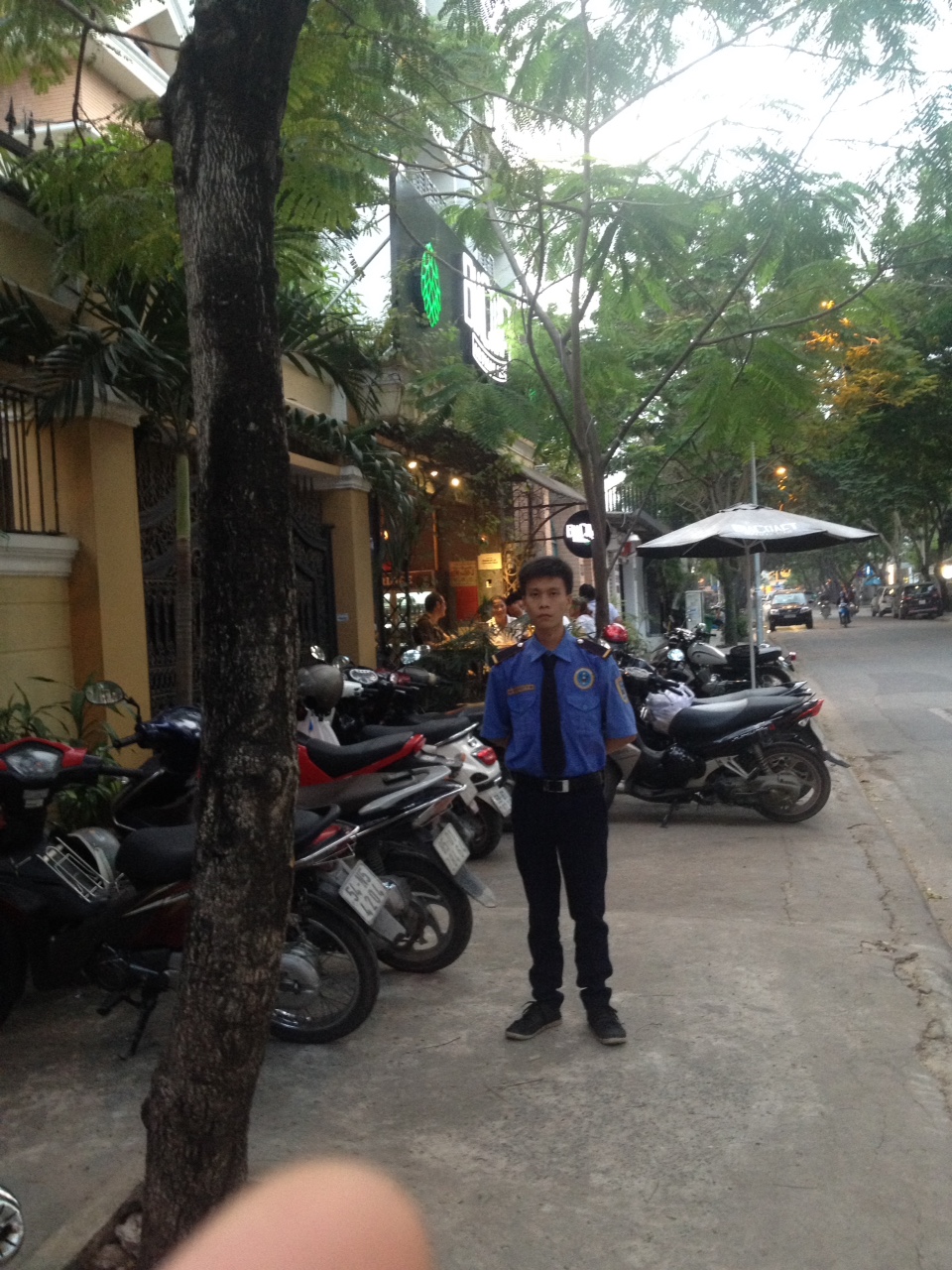 Bảo vệ sập bẫy lừa của hai tên trộm xe máy